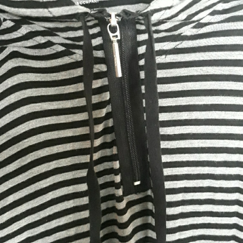 New York & Company 1/4 zip hoodie - Picture 3 of 4